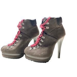 Xhilaration women’s combat boot pumps | sz 8.5 | Brown suede with red laces